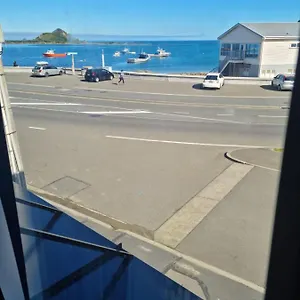 https://modern-cosy-studio-unit-on-island-bay-beachfront.wellingtonnzhotels.com